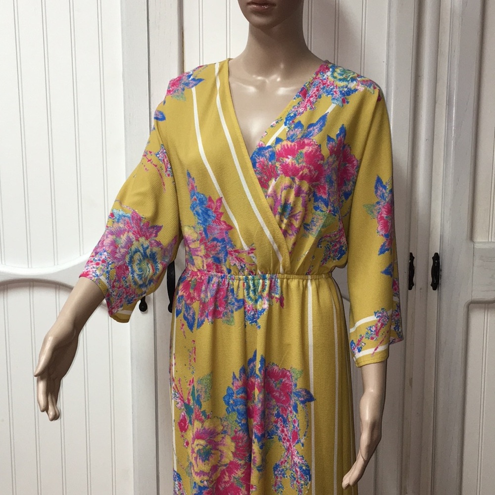 Flying Tomato Floral Romper - Picture 3 of 14